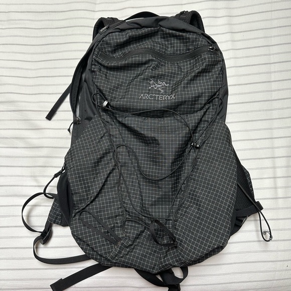 Arc'teryx Aerios 18 Backpack, Black/gray, Like New - Picture 1 of 2